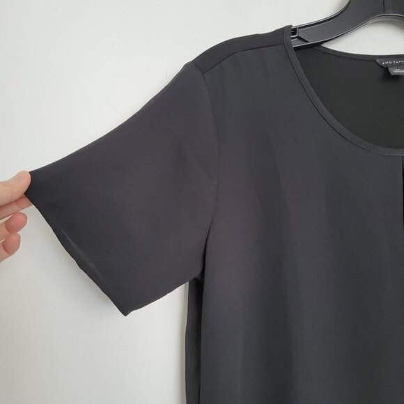 Ann Taylor Keyhole Front Black Short Sleeve Blouse Top Silky Smooth Flowy Sz XS - Picture 4 of 10